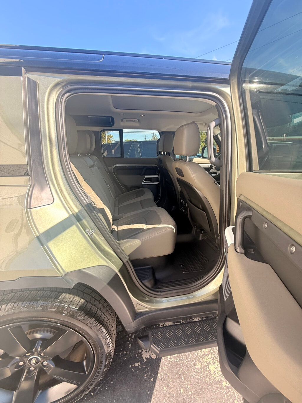 2020 Land Rover Defender 110 SE photo 14