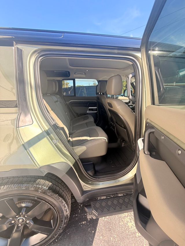 2020 Land Rover Defender LocalTrade/110-SE/BlackPkg/ColdClimatePkg/PanoramicRoof/NAV - 22911340 - 16