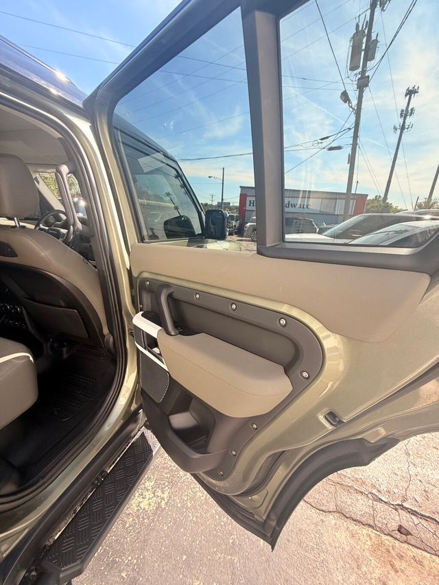 2020 Land Rover Defender LocalTrade/110-SE/BlackPkg/ColdClimatePkg/PanoramicRoof/NAV - 22911340 - 17