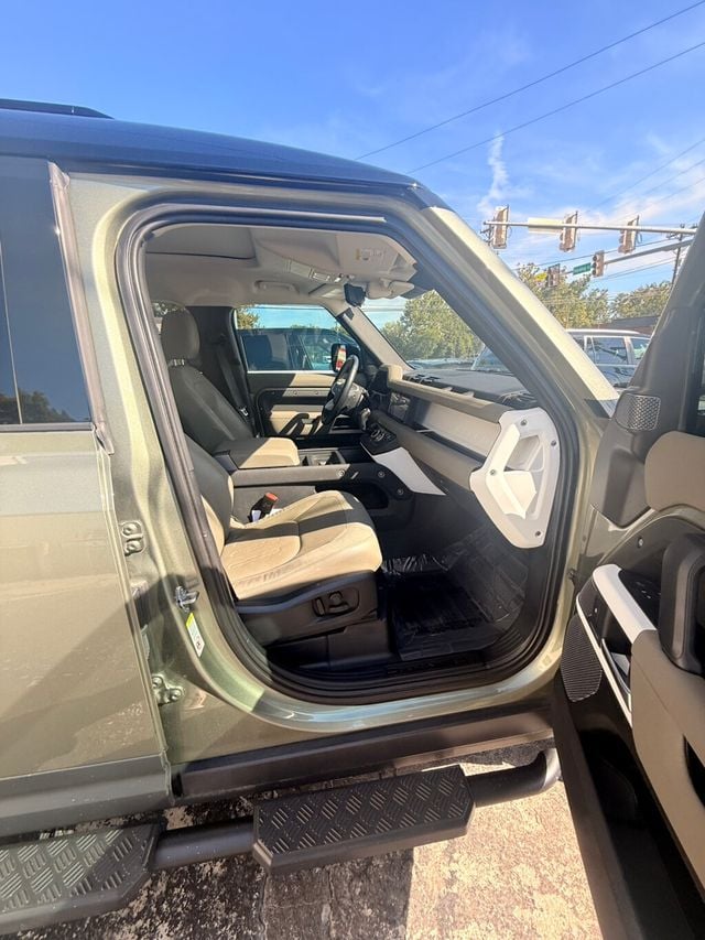 2020 Land Rover Defender LocalTrade/110-SE/BlackPkg/ColdClimatePkg/PanoramicRoof/NAV - 22911340 - 19