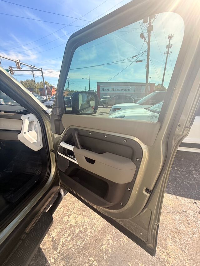 2020 Land Rover Defender LocalTrade/110-SE/BlackPkg/ColdClimatePkg/PanoramicRoof/NAV - 22911340 - 20