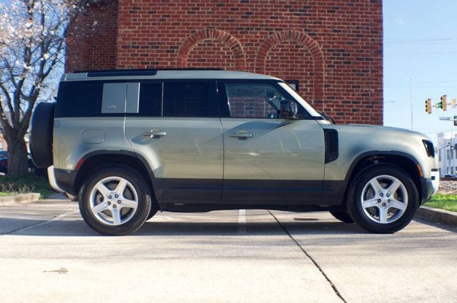 2020 Land Rover Defender LocalTrade/110-SE/PanoramicSunroof/BlindSpotMonitor/NAV - 22991986 - 3