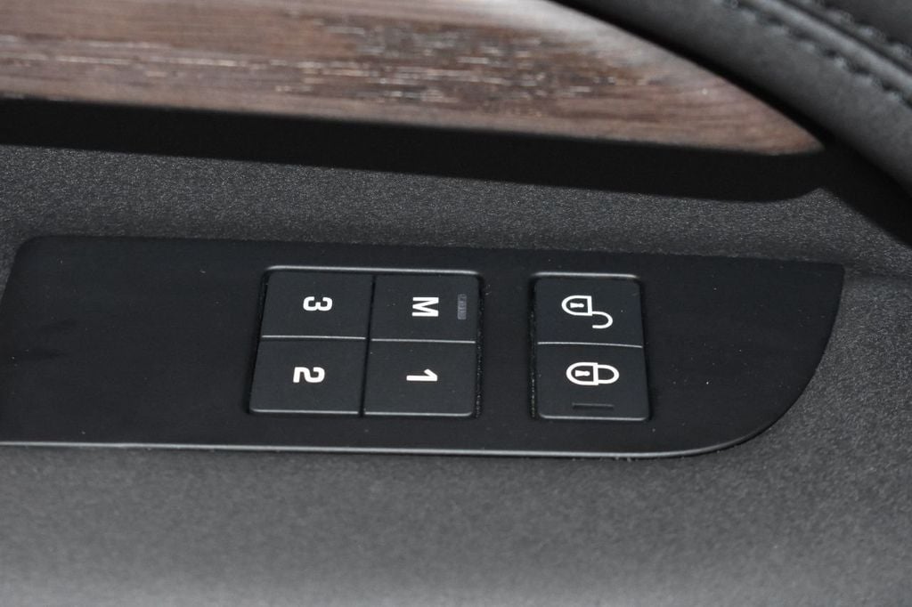 2020 Land Rover Discovery HSE photo 15