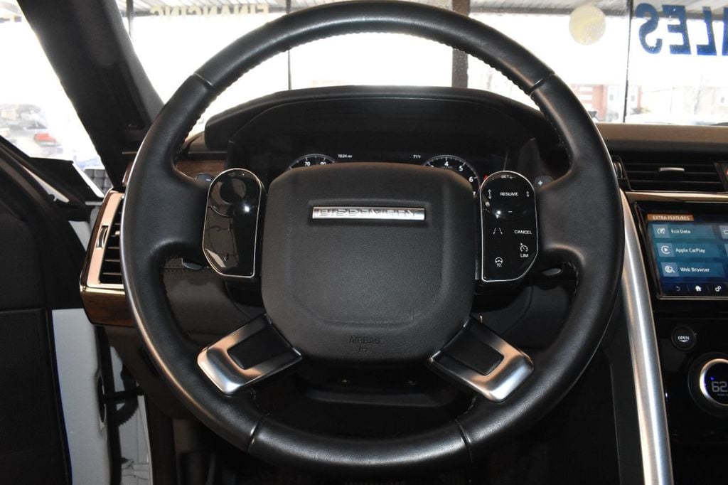 2020 Land Rover Discovery HSE photo 20