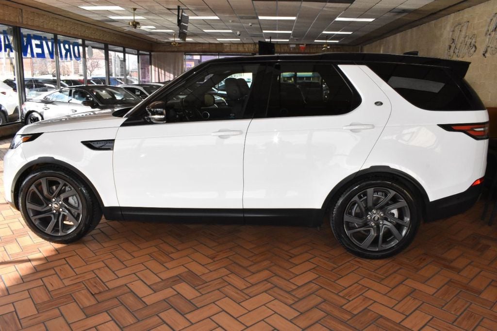 2020 Land Rover Discovery HSE photo 3