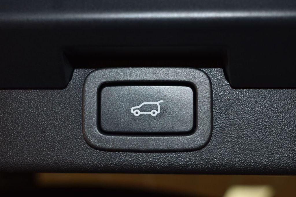 2020 Land Rover Discovery HSE photo 34