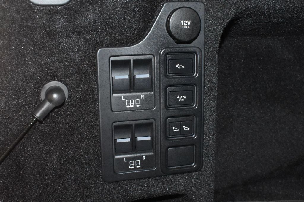2020 Land Rover Discovery HSE photo 35