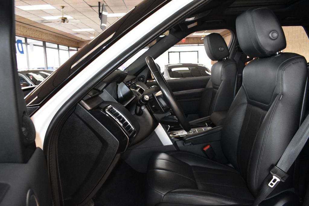 2020 Land Rover Discovery HSE photo 8