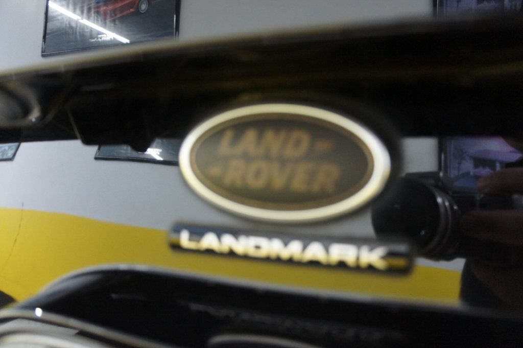 2020 Land Rover Discovery Landmark Edition! Stunning! - 23005385 - 16