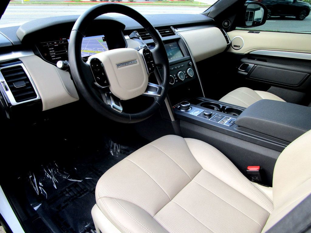 2020 Land Rover Discovery Landmark photo 12