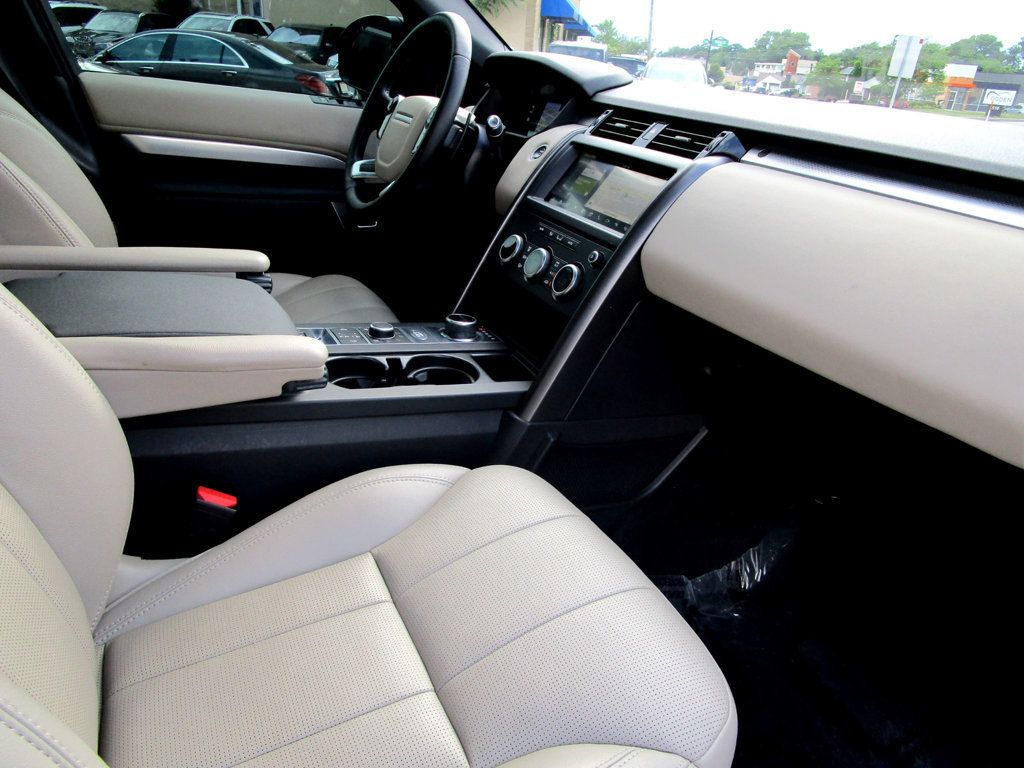2020 Land Rover Discovery Landmark photo 13