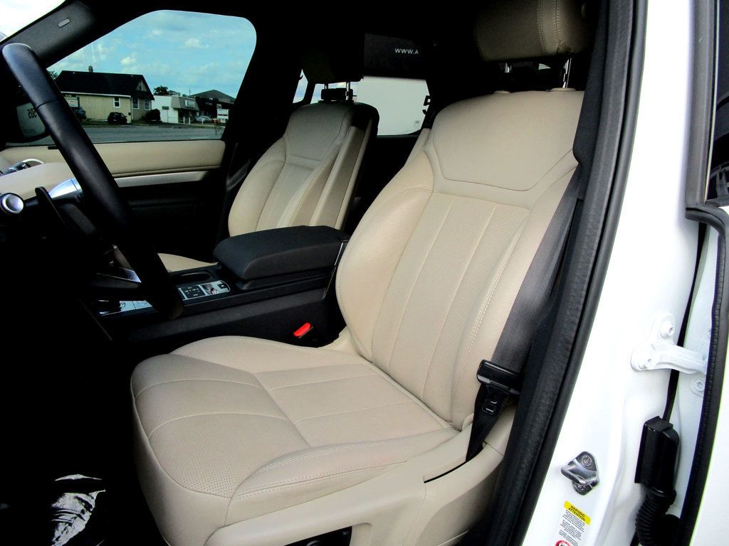 2020 Land Rover Discovery Landmark photo 14