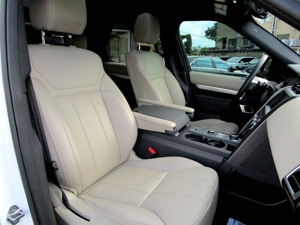2020 Land Rover Discovery Landmark photo 15