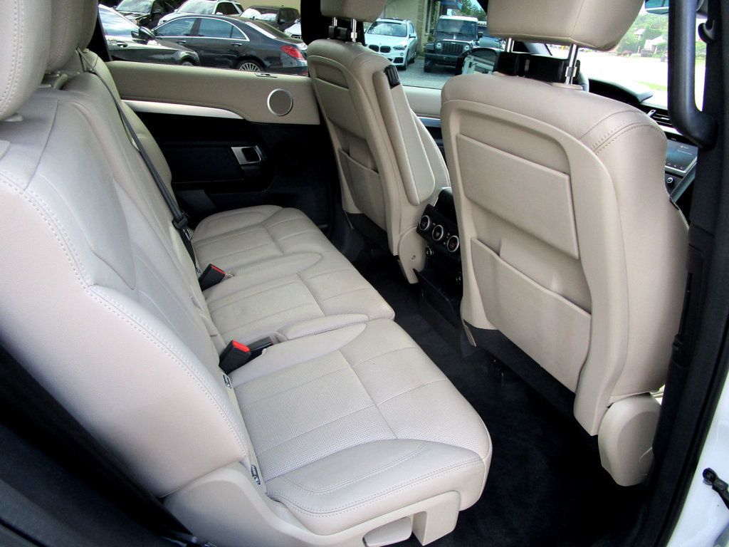 2020 Land Rover Discovery Landmark photo 16