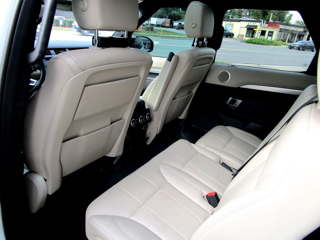 2020 Land Rover Discovery Landmark photo 17
