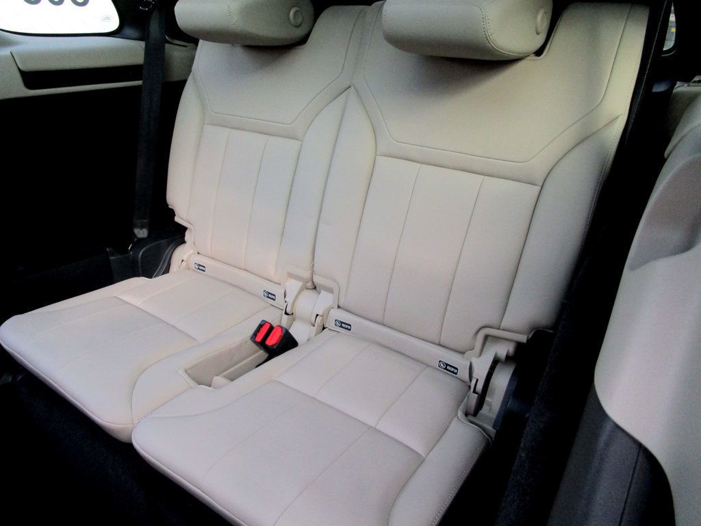 2020 Land Rover Discovery Landmark photo 18