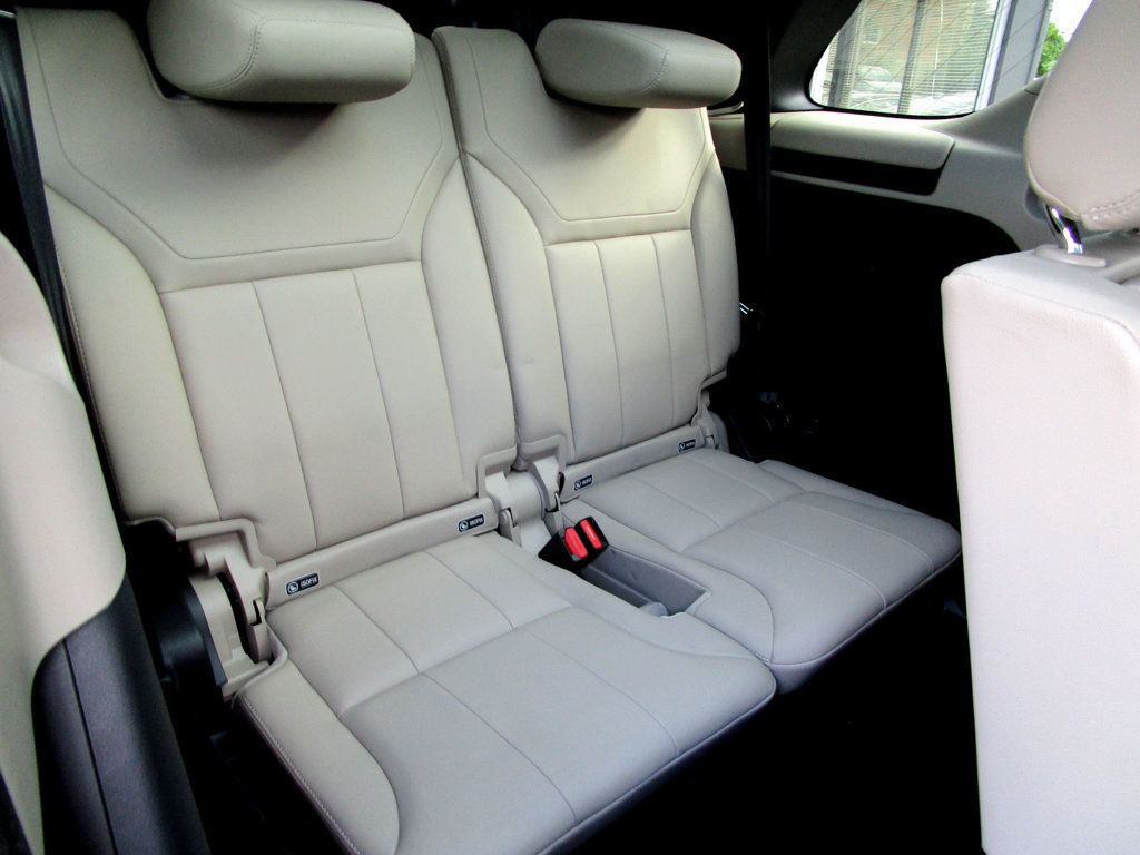 2020 Land Rover Discovery Landmark photo 19