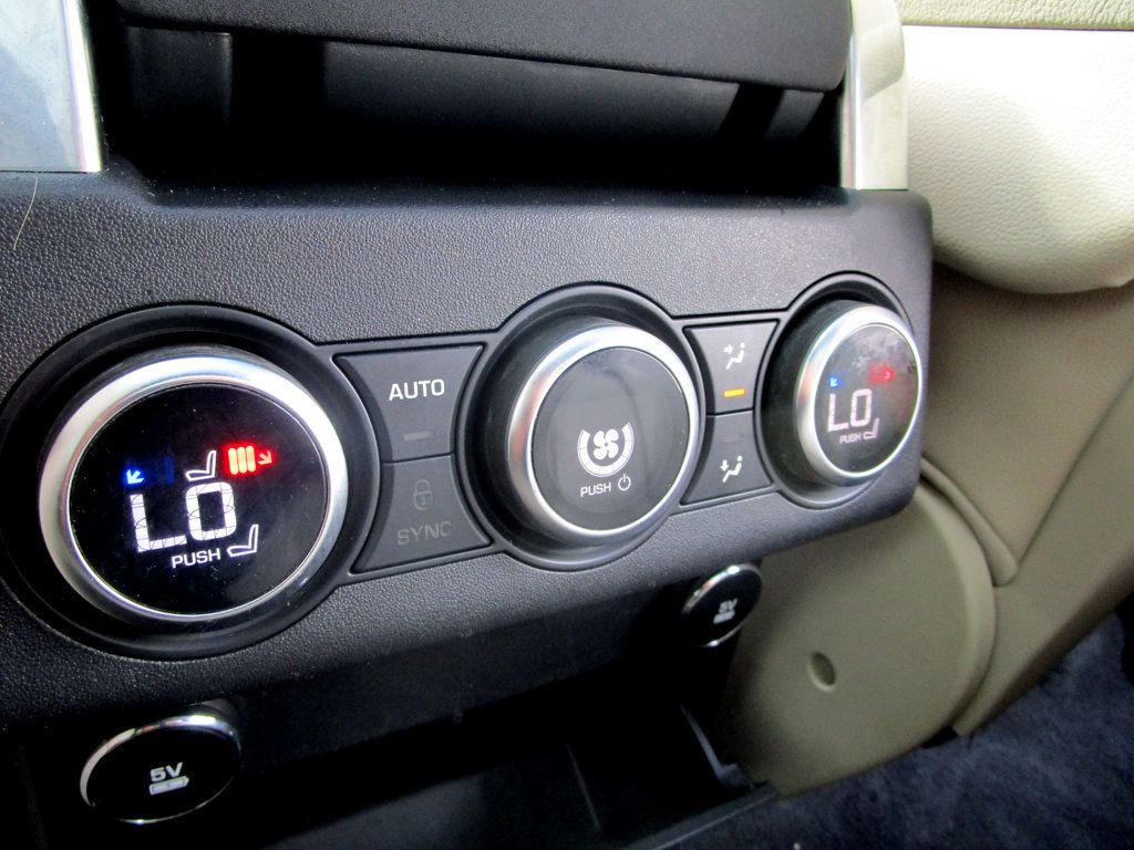 2020 Land Rover Discovery Landmark photo 25