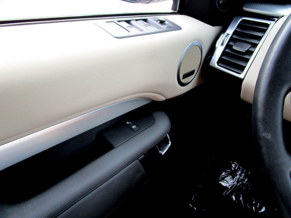 2020 Land Rover Discovery Landmark photo 29