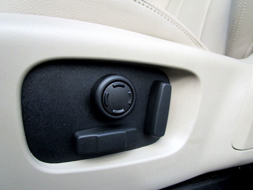 2020 Land Rover Discovery Landmark photo 30