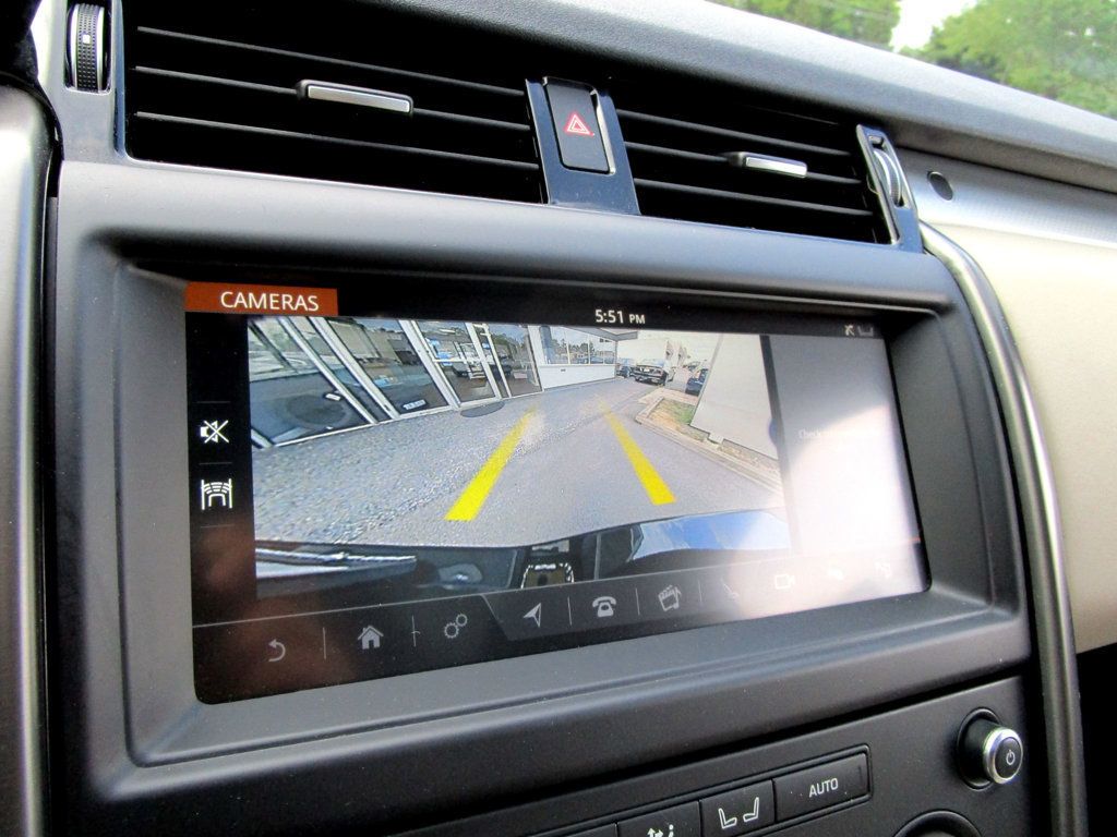 2020 Land Rover Discovery Landmark photo 3