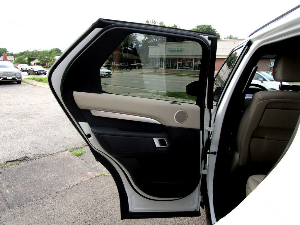 2020 Land Rover Discovery Landmark photo 35