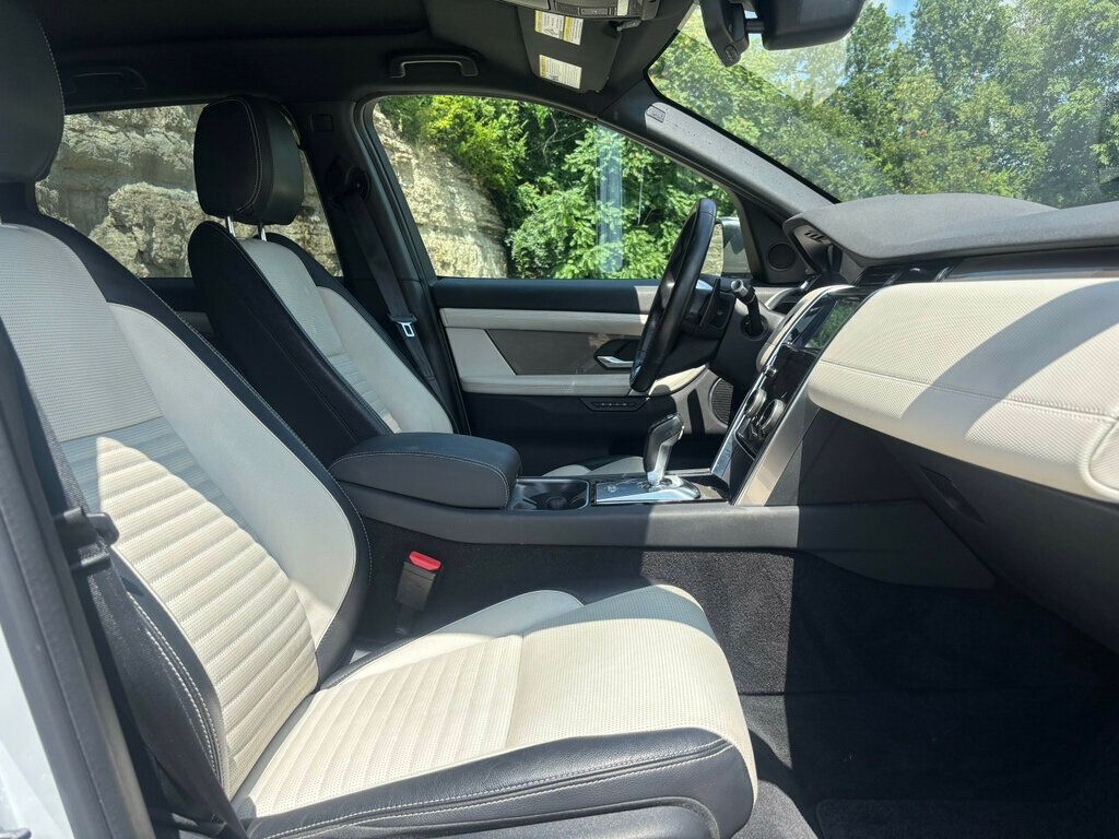 2020 Land Rover Discovery Sport SE R-Dynamic photo 4
