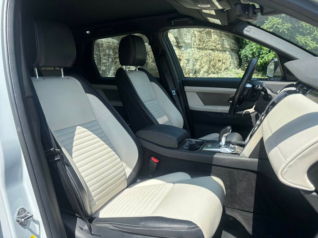 2020 Land Rover Discovery Sport SE R-Dynamic photo 5