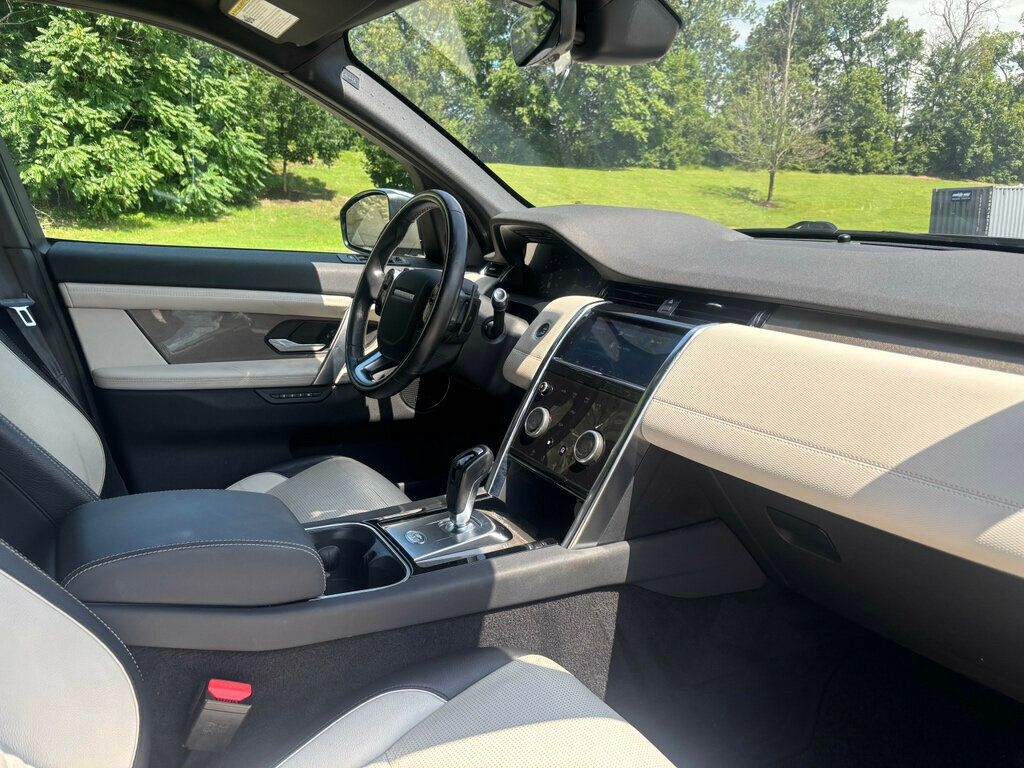 2020 Land Rover Discovery Sport SE R-Dynamic photo 6