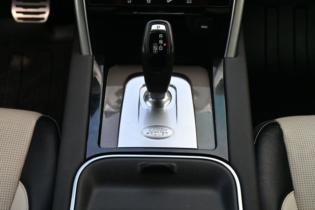 2020 Land Rover Discovery Sport SE R-Dynamic photo 13