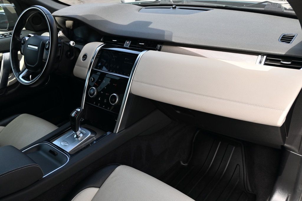 2020 Land Rover Discovery Sport SE R-Dynamic photo 8