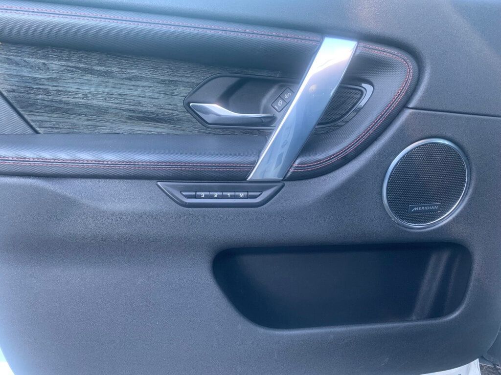 2020 Land Rover Discovery Sport SE R-Dynamic photo 3