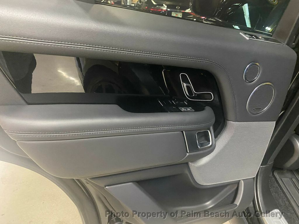 2020 Land Rover Range Rover HSE photo 11