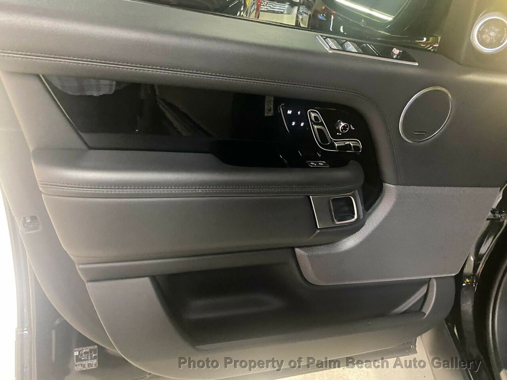 2020 Land Rover Range Rover HSE photo 8