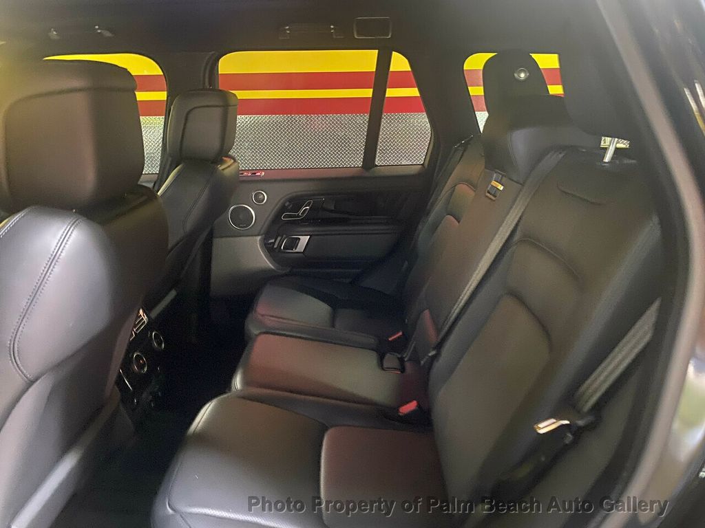 2020 Land Rover Range Rover HSE photo 9