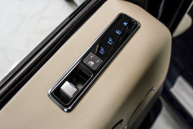 2020 Land Rover Range Rover HSE photo 17