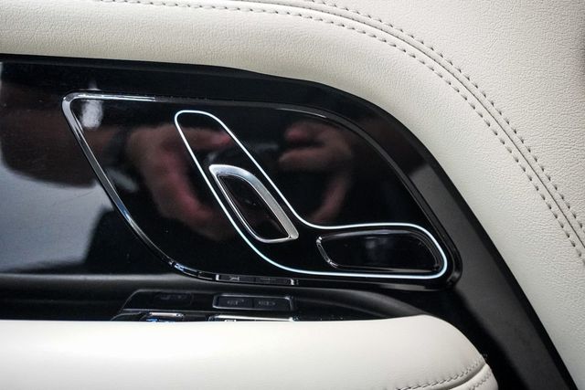2020 Land Rover Range Rover HSE photo 18
