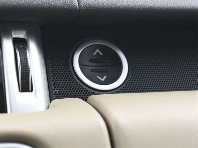 2020 Land Rover Range Rover HSE photo 28