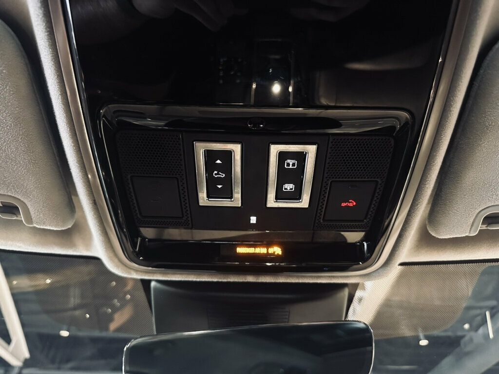 2020 Land Rover Range Rover MSRP$154,970Autobiography/ArgentoInteriorTrim/SVOUltra/CoolBox - 23060928 - 17