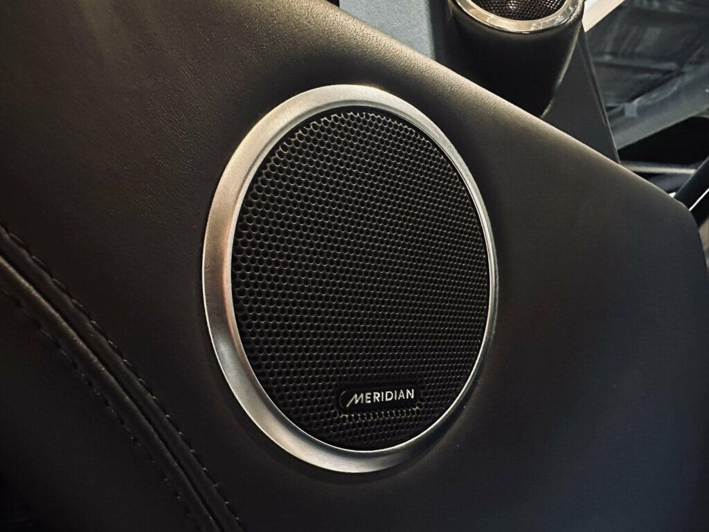 2020 Land Rover Range Rover MSRP$154,970Autobiography/ArgentoInteriorTrim/SVOUltra/CoolBox - 23060928 - 18