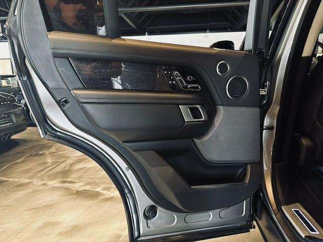 2020 Land Rover Range Rover MSRP$154,970Autobiography/ArgentoInteriorTrim/SVOUltra/CoolBox - 23060928 - 19