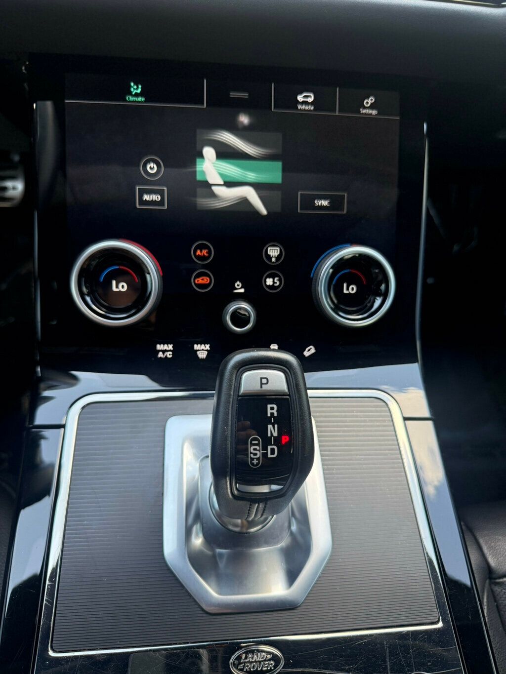 2020 Land Rover Range Rover Evoque R-Dynamic SE photo 19