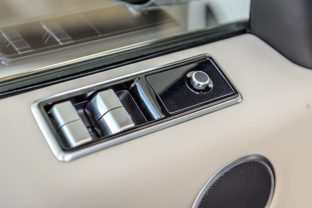 2020 Land Rover Range Rover Sport RANGE ROVER HST - WHITE ON BLACK AND WHITE LEATHER - GORGEOUS - 23021157 - 53