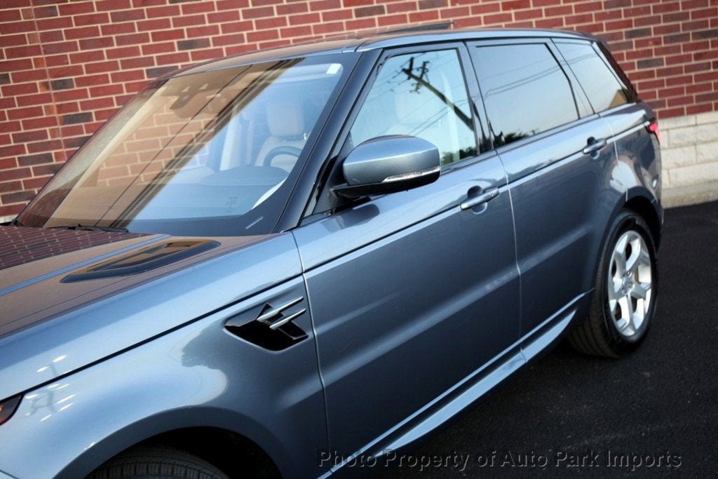 2020 Land Rover Range Rover Sport HSE photo 3
