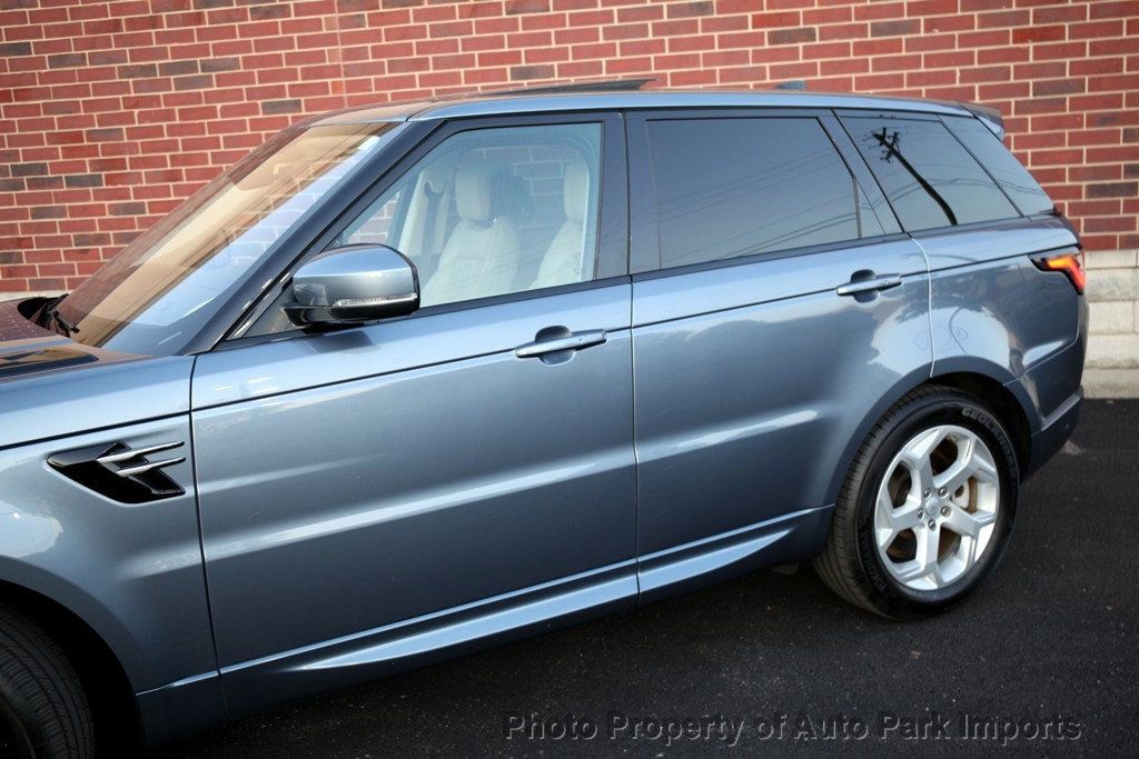 2020 Land Rover Range Rover Sport HSE photo 4