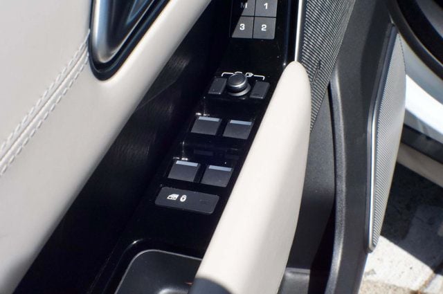 2020 Land Rover Range Rover Velar LocalTrade/-P-380-R-Dynamic-HSE/Heated&CooledSeats/PanoRoof - 23015774 - 35