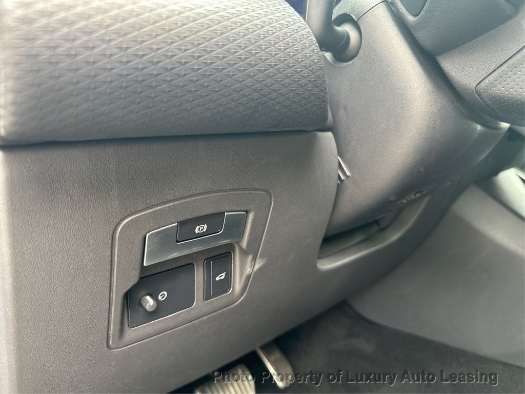 Land Rover Range Rover Velar photo 18