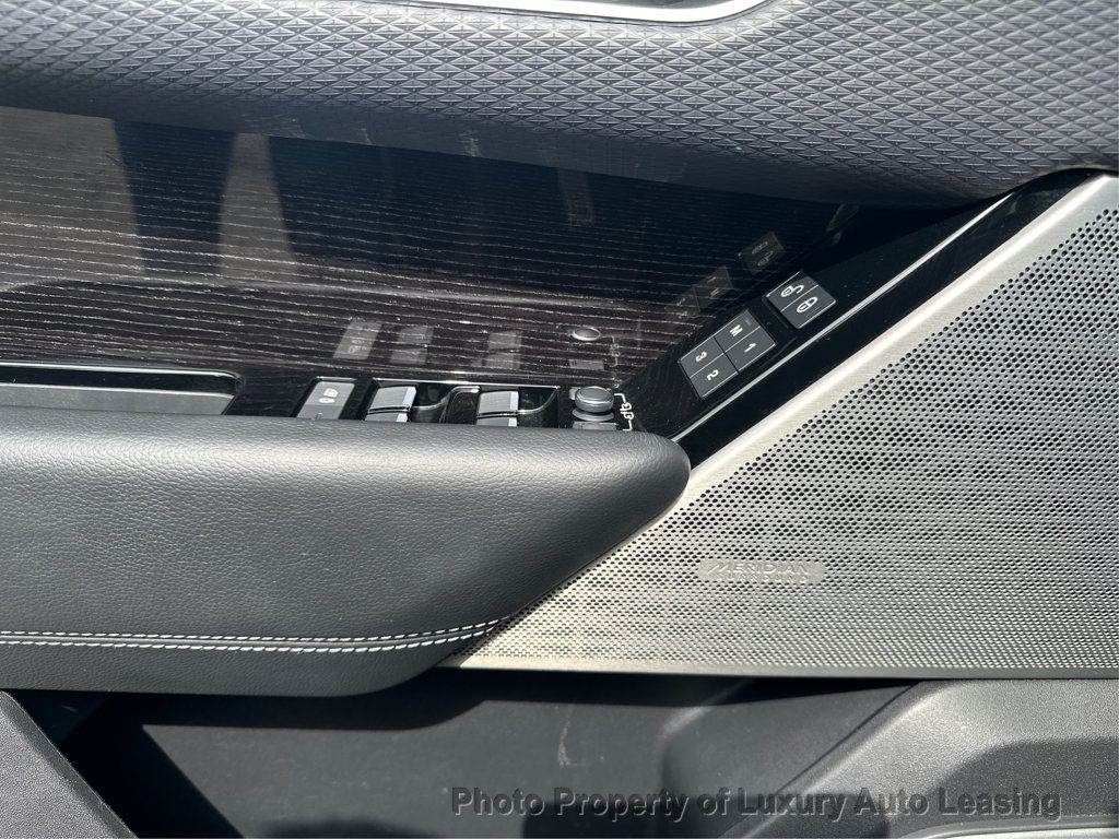 Land Rover Range Rover Velar photo 20