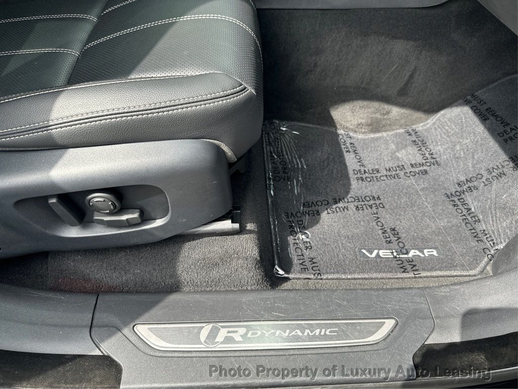 Land Rover Range Rover Velar photo 21