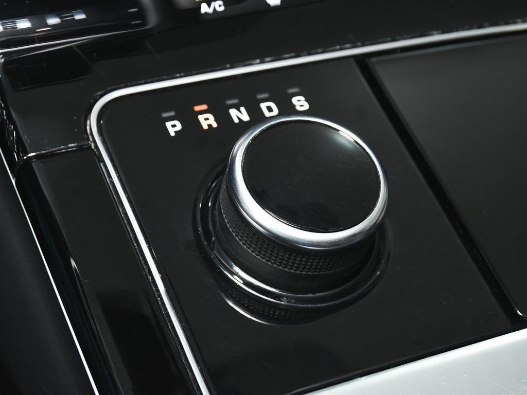 2020 Land Rover Range Rover Velar P250 R-Dynamic S photo 32